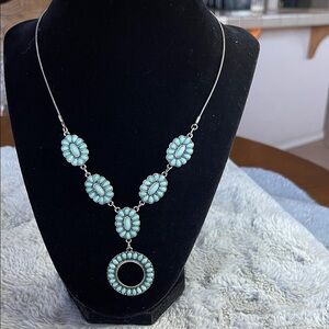 Chic Floral Turquoise Necklace